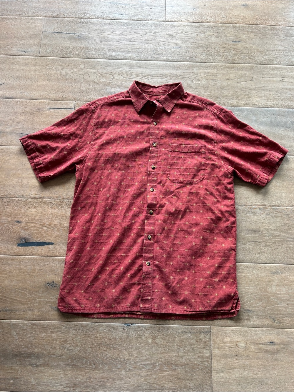 Men's Casual Red Short-Sleeve Button-Up Shirt